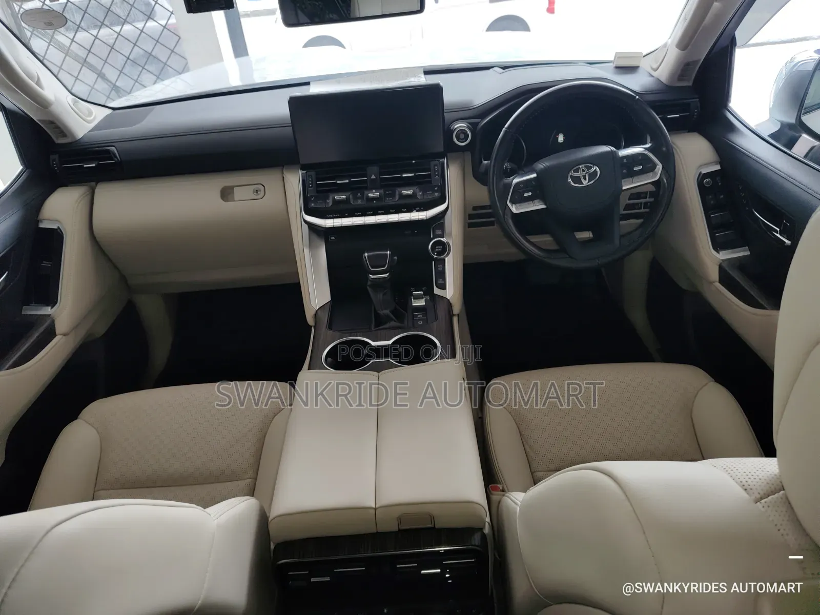 Toyota Land Cruiser LC300 2022 White