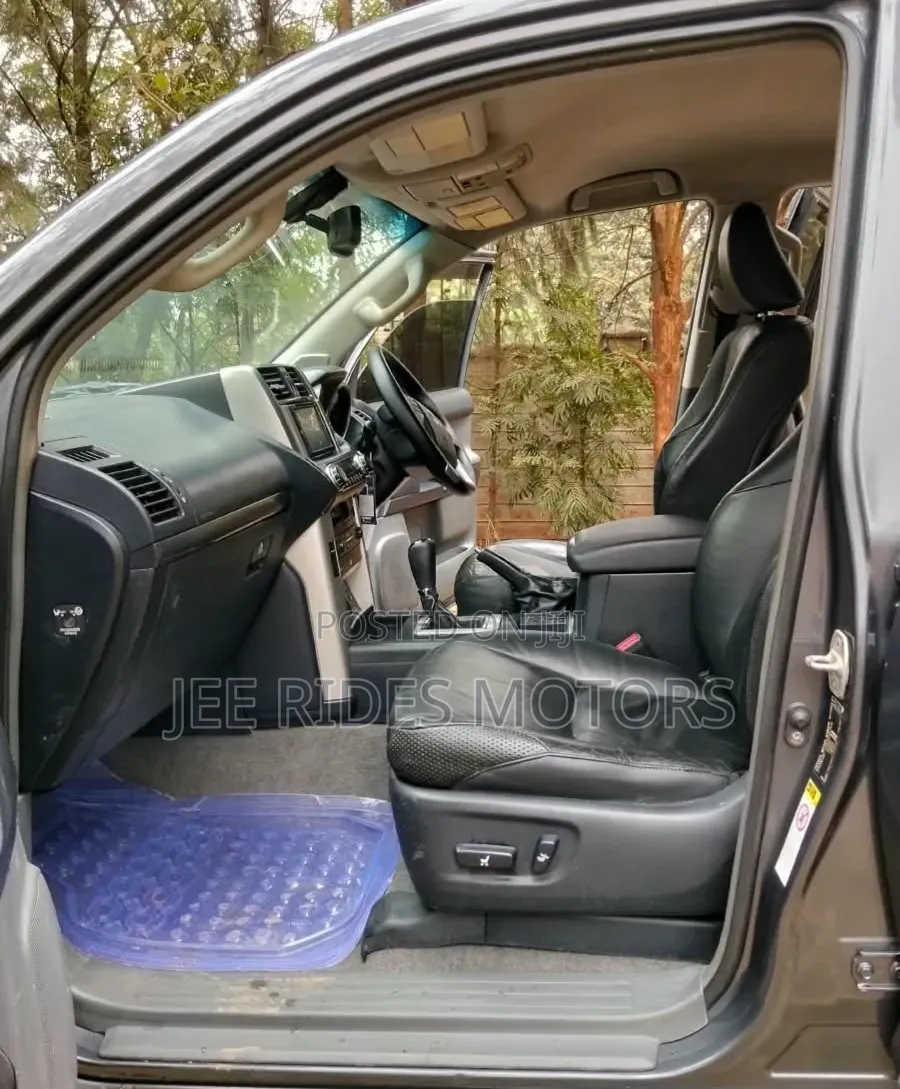 Toyota Land Cruiser Prado 2012