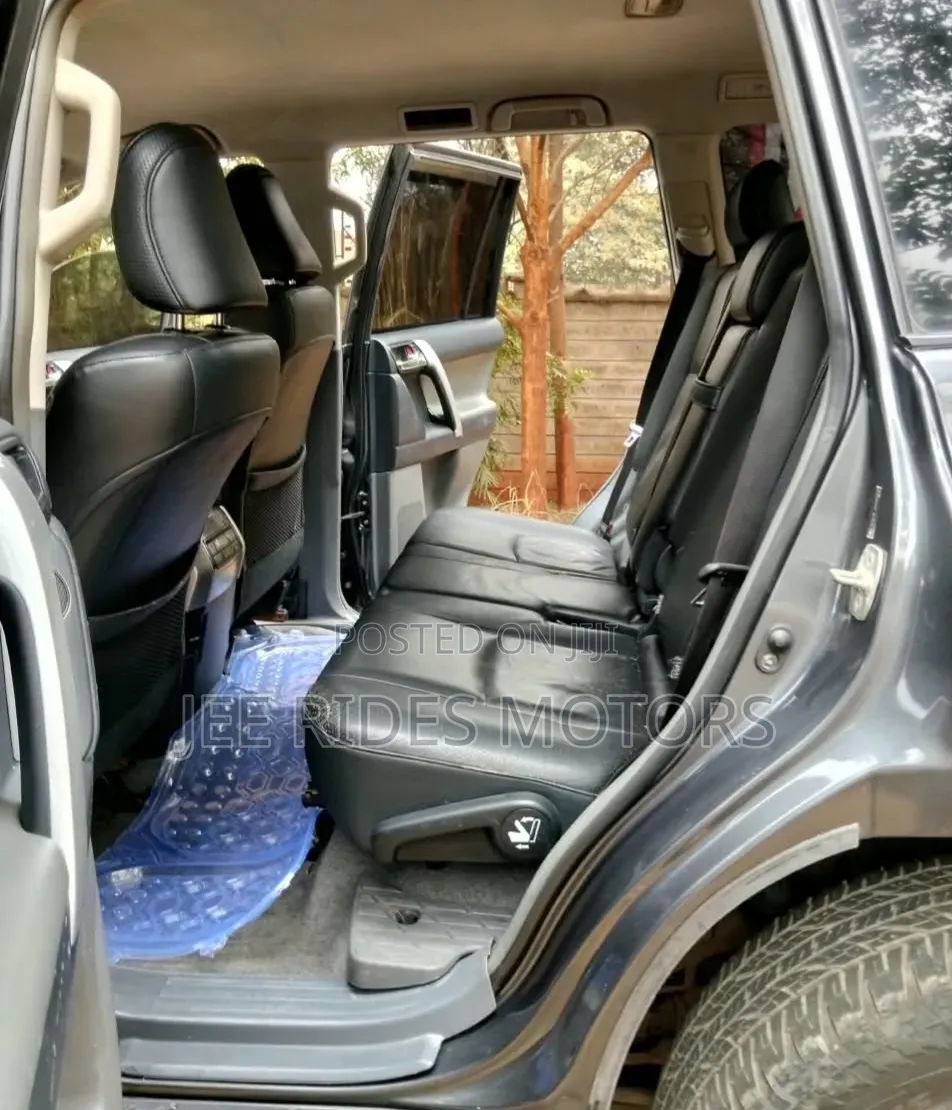 Toyota Land Cruiser Prado 2012