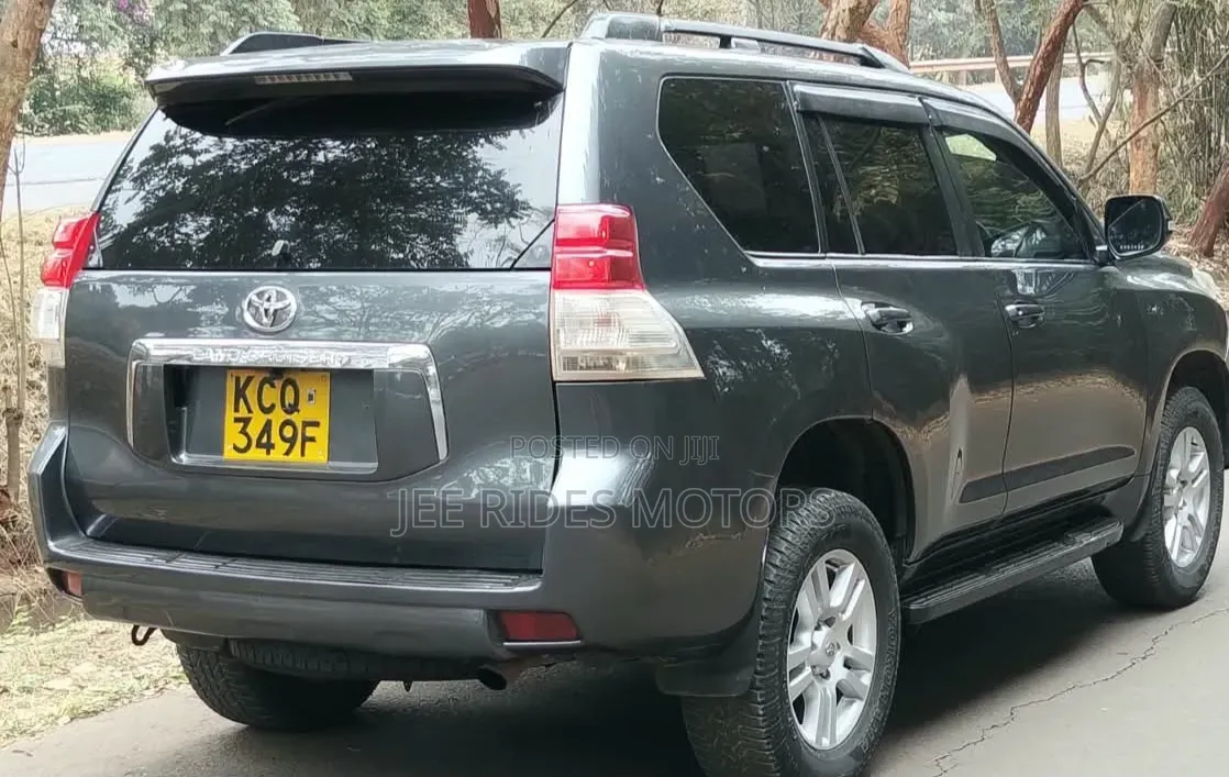 Toyota Land Cruiser Prado 2012
