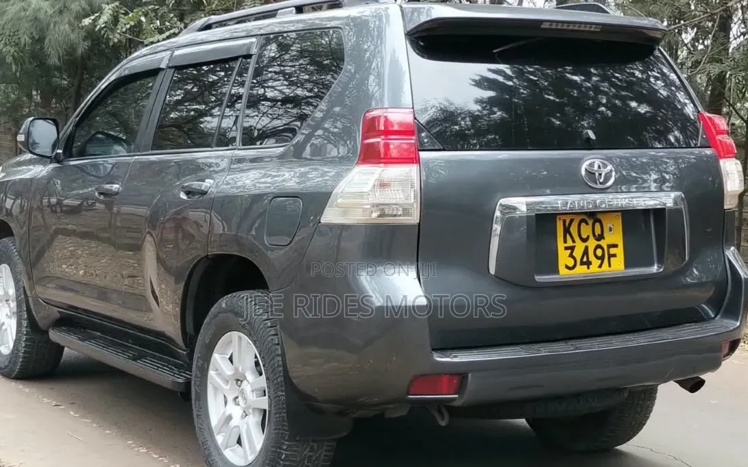 Toyota Land Cruiser Prado 2012