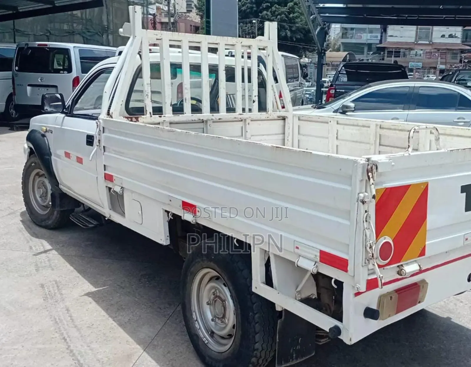 Tata Xenon 2011 White