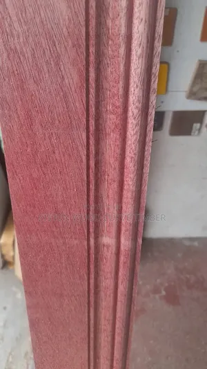 Skirtting Mahogany