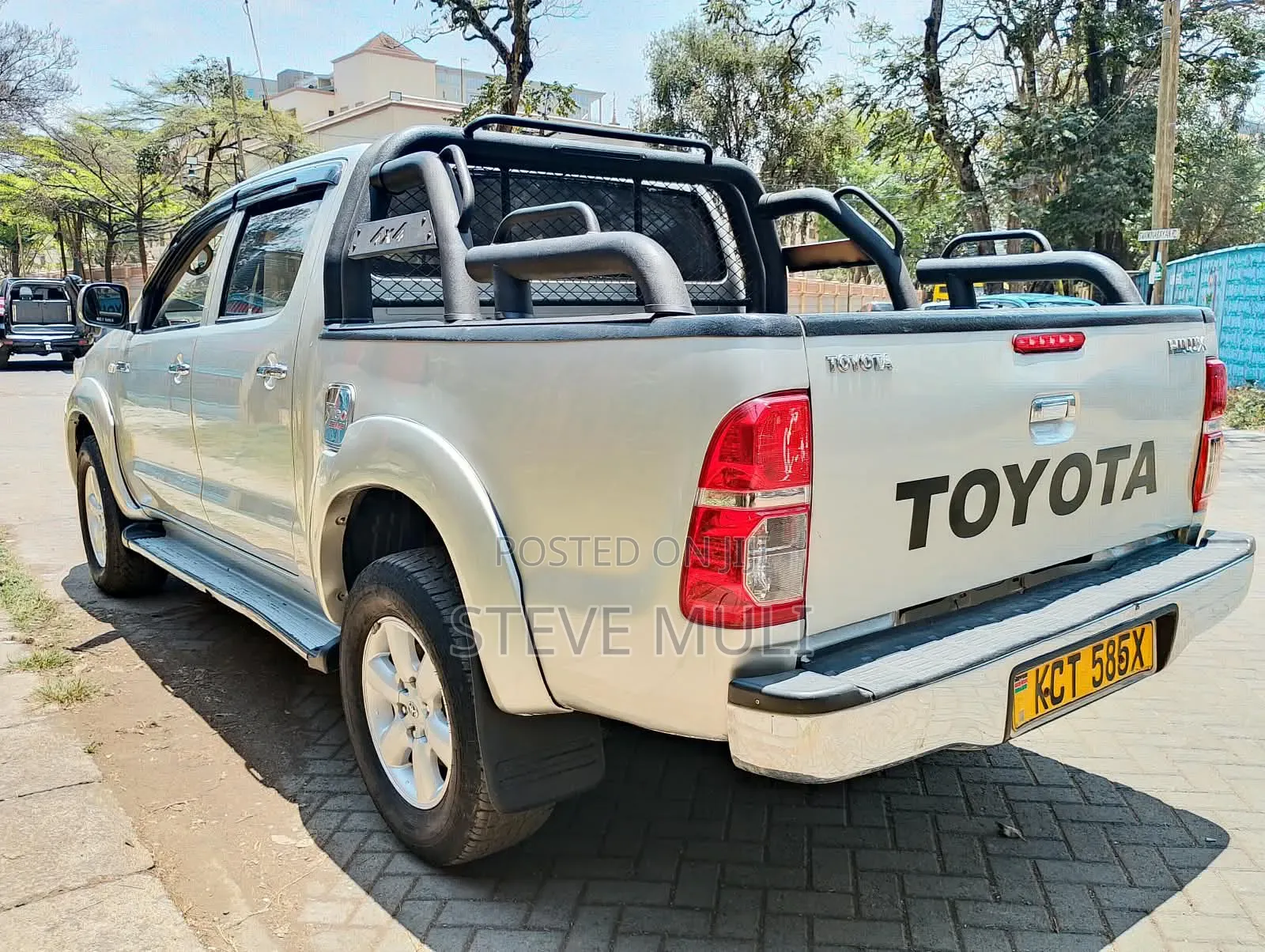 Toyota Hilux 2012 Silver