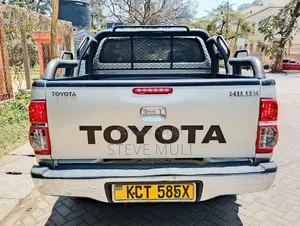 Toyota Hilux 2012 Silver