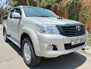 Toyota Hilux 2012 Silver