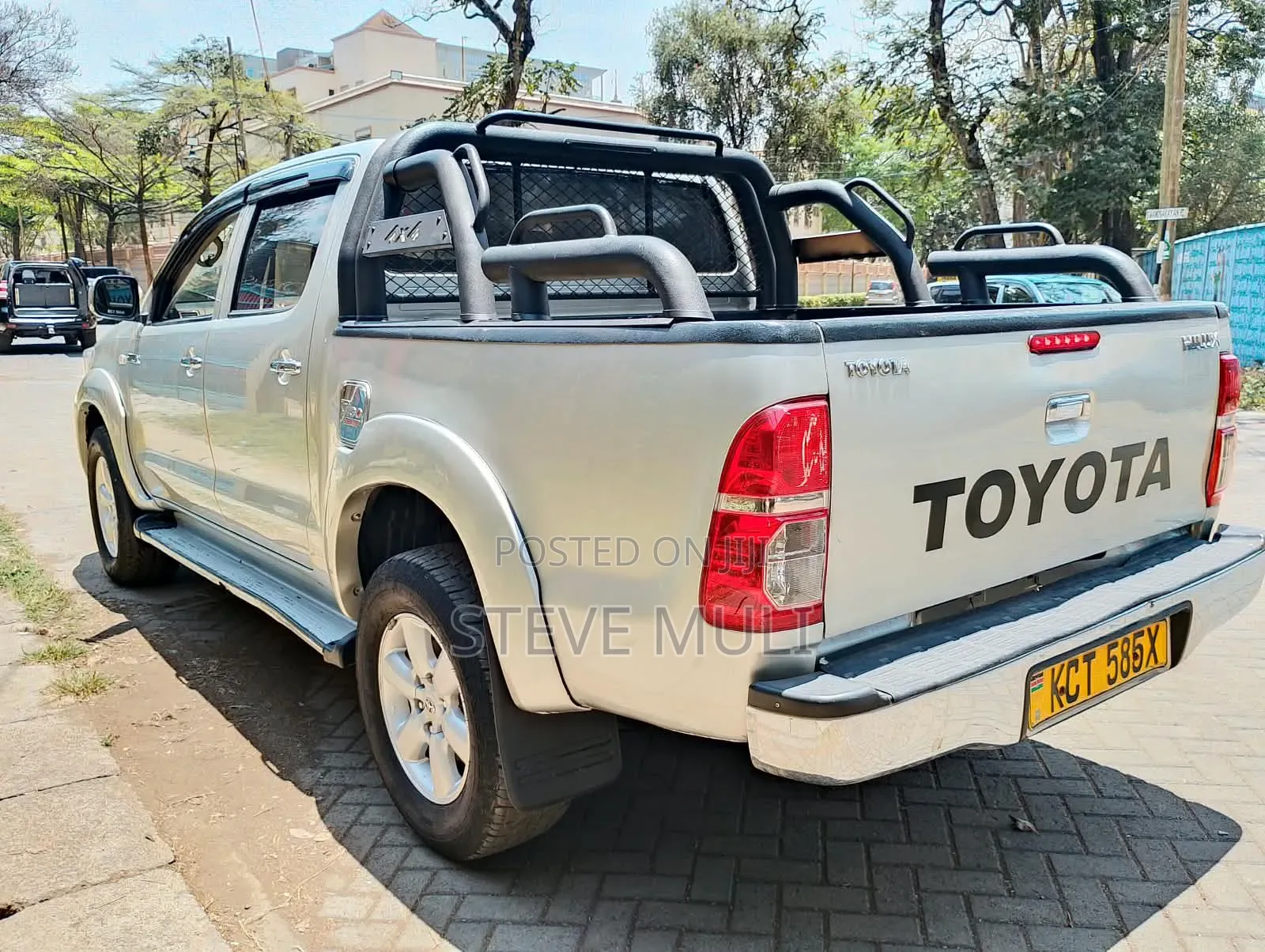 Toyota Hilux 2012 Silver
