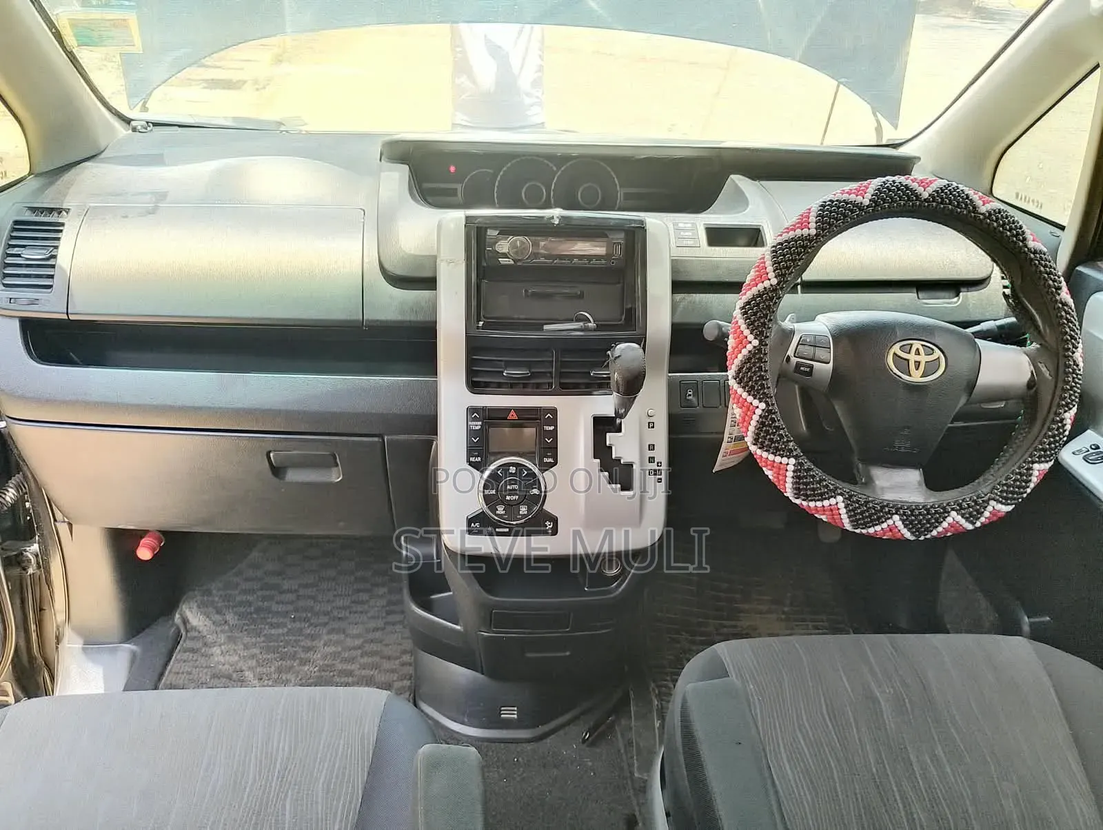 Toyota Voxy ZS 2WD 8-Seater 2012 Matt Black