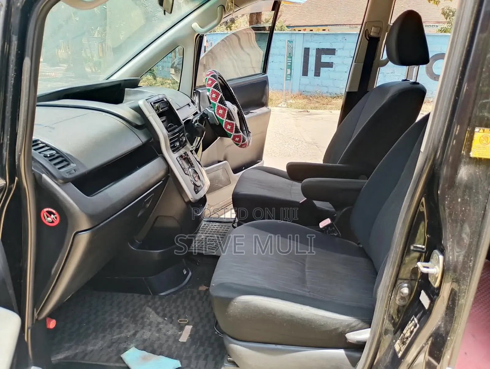 Toyota Voxy ZS 2WD 8-Seater 2012 Matt Black