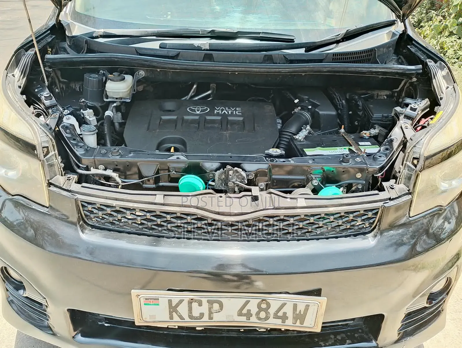 Toyota Voxy ZS 2WD 8-Seater 2012 Matt Black