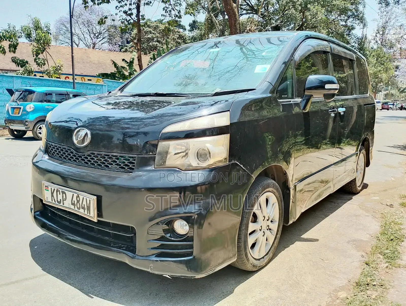 Toyota Voxy ZS 2WD 8-Seater 2012 Matt Black