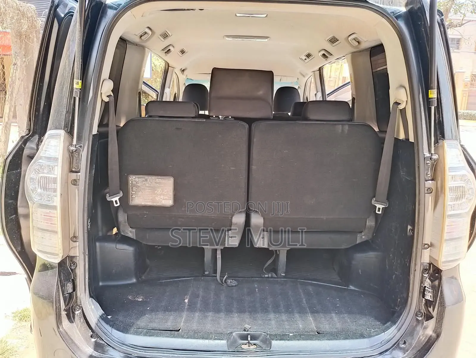Toyota Voxy ZS 2WD 8-Seater 2012 Matt Black
