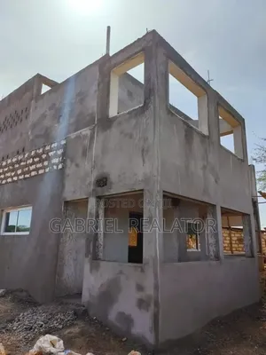 4bdrm Duplex in Town Centre for rent