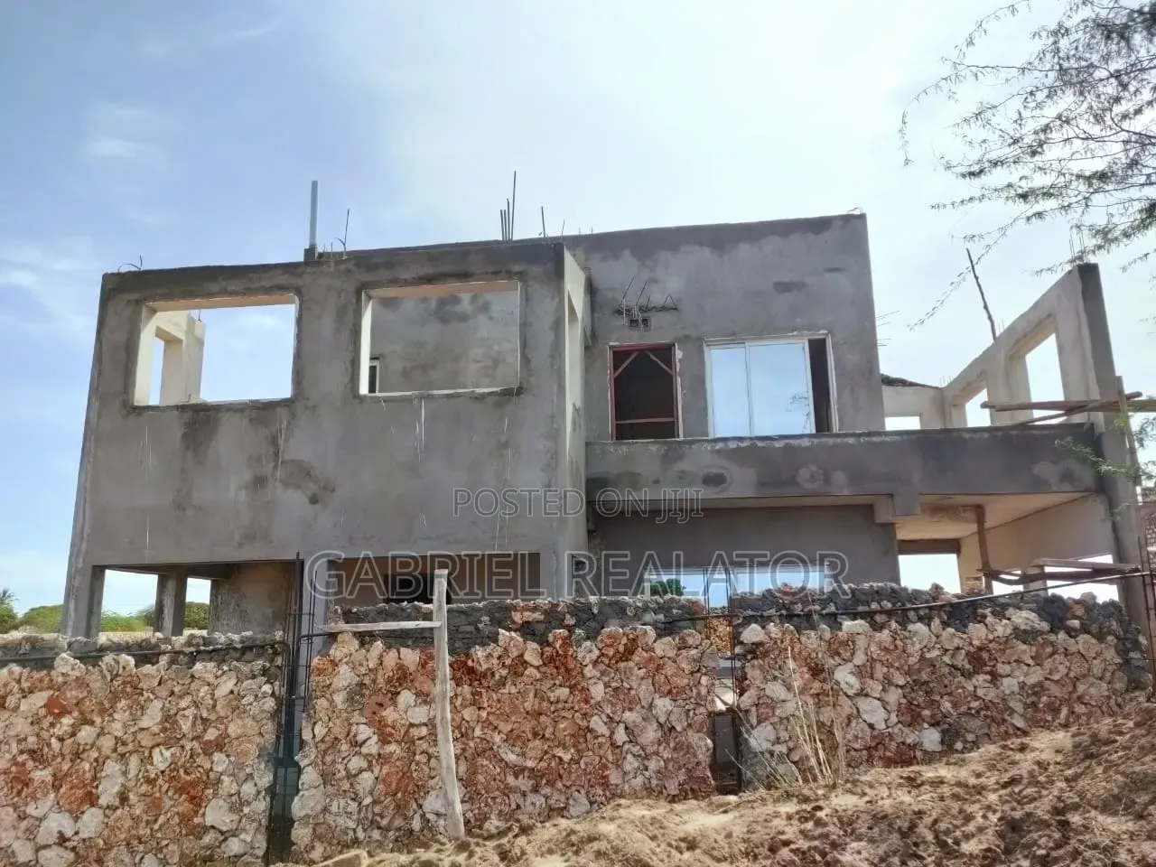 4bdrm Duplex in Town Centre for rent