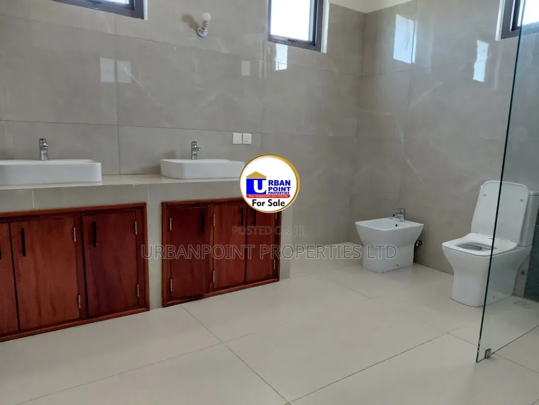 4bdrm Maisonette in Town Centre for sale