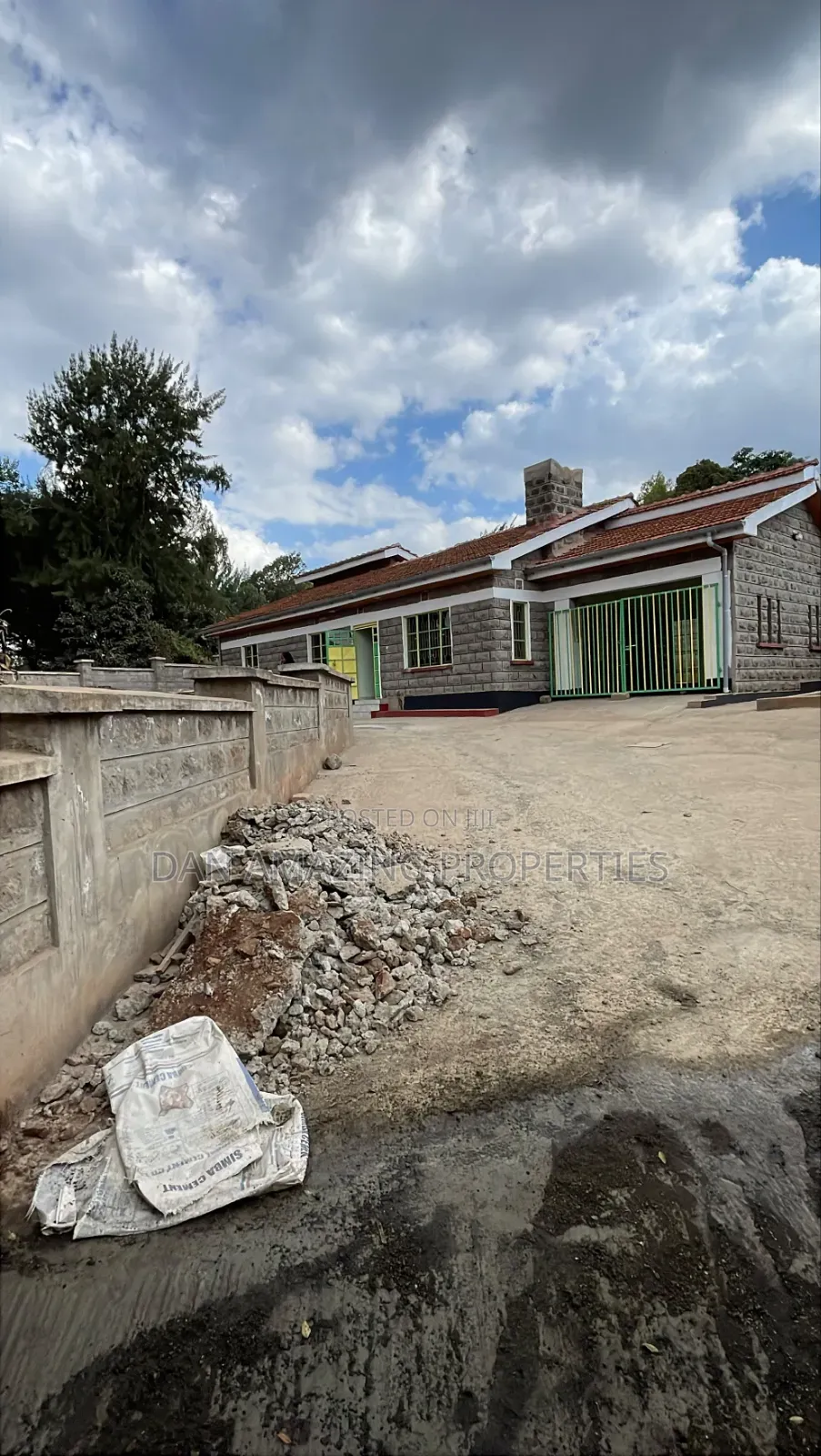 3bdrm Bungalow in Zambia Plus Dsq, Ngong CBD for rent