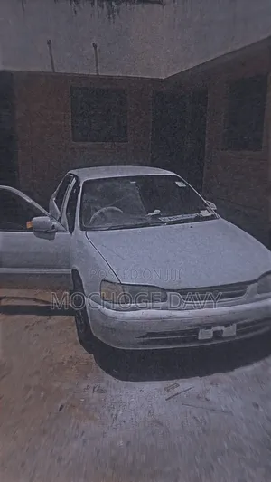 Toyota Corolla 1998 White