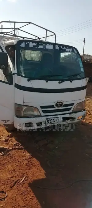 Toyota Dyna 2013 White