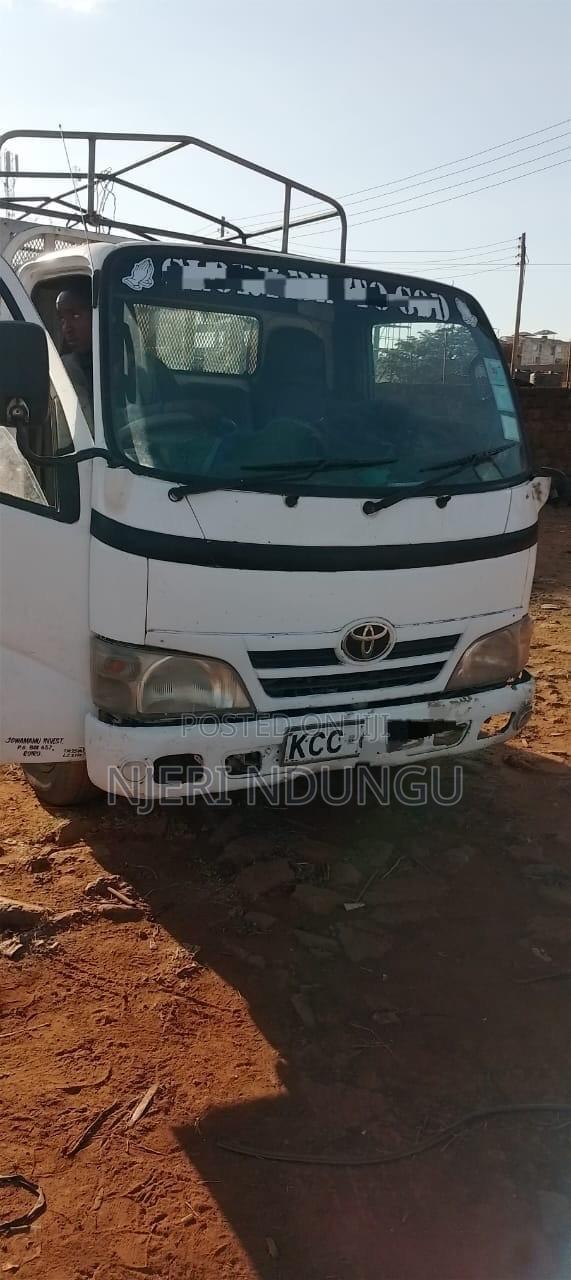 Toyota Dyna 2013 White - main view