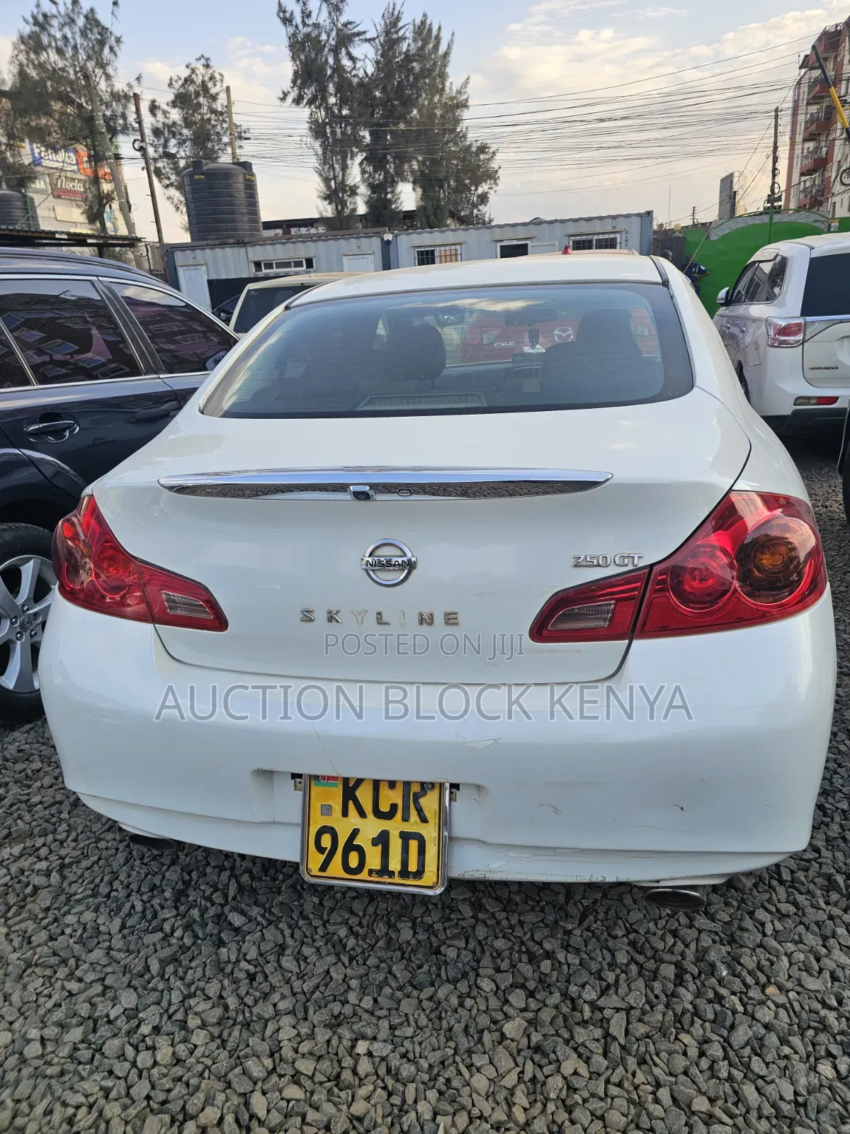 Nissan Skyline 2011 White