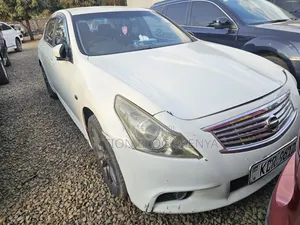 Nissan Skyline 2011 White