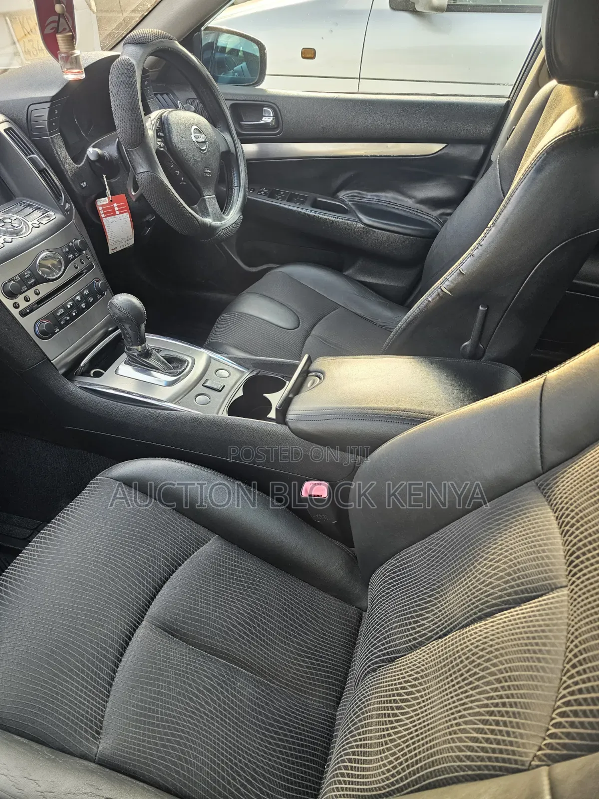 Nissan Skyline 2011 White