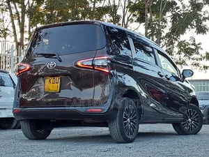 Toyota Sienta 2018 Brown