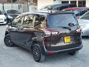 Toyota Sienta 2018 Brown