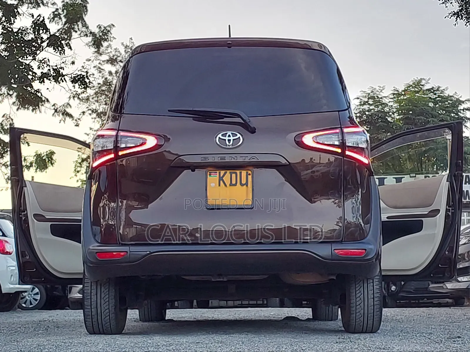 Toyota Sienta 2018 Brown