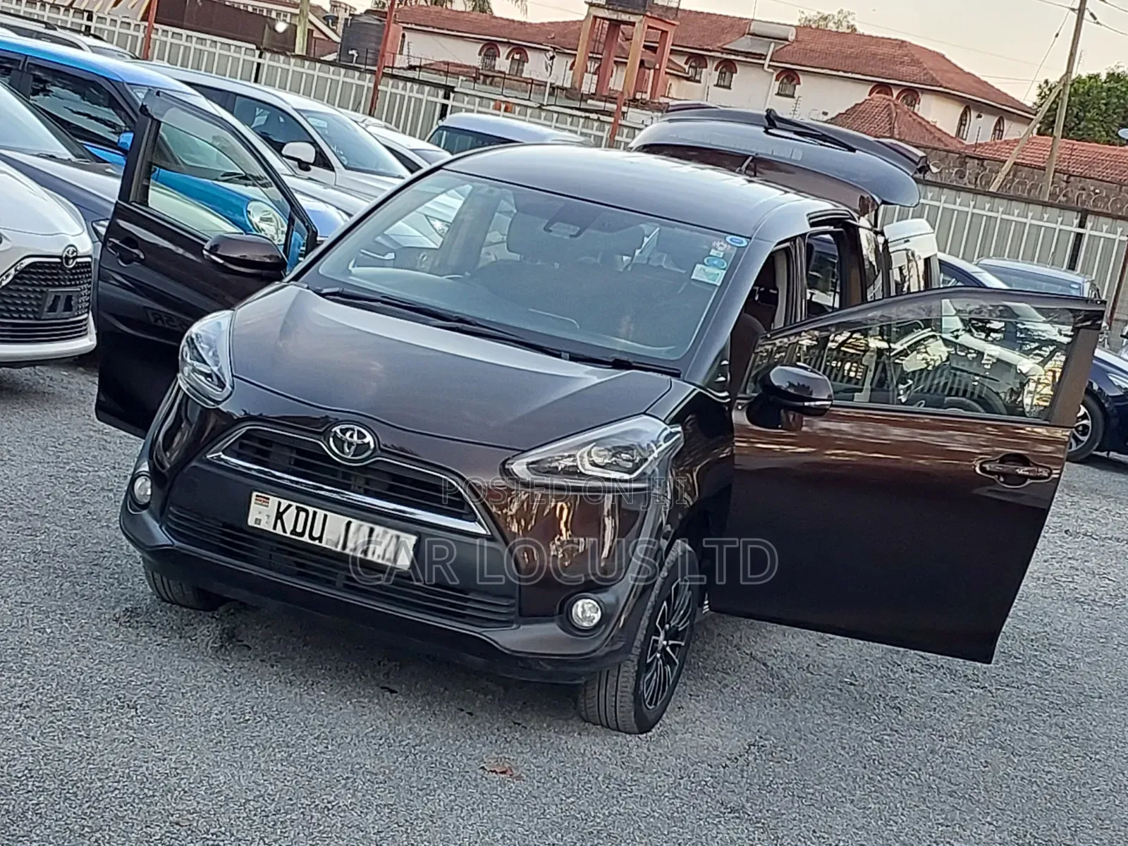 Toyota Sienta 2018 Brown