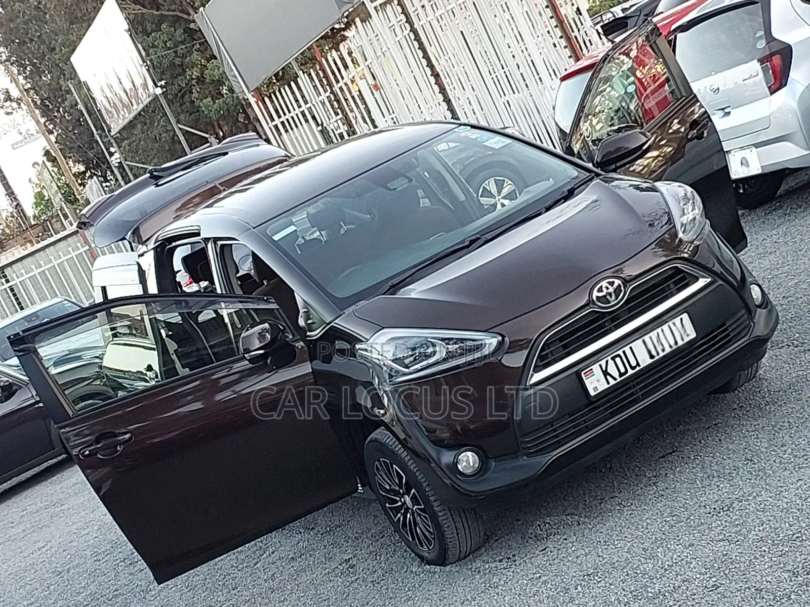 Toyota Sienta 2018 Brown