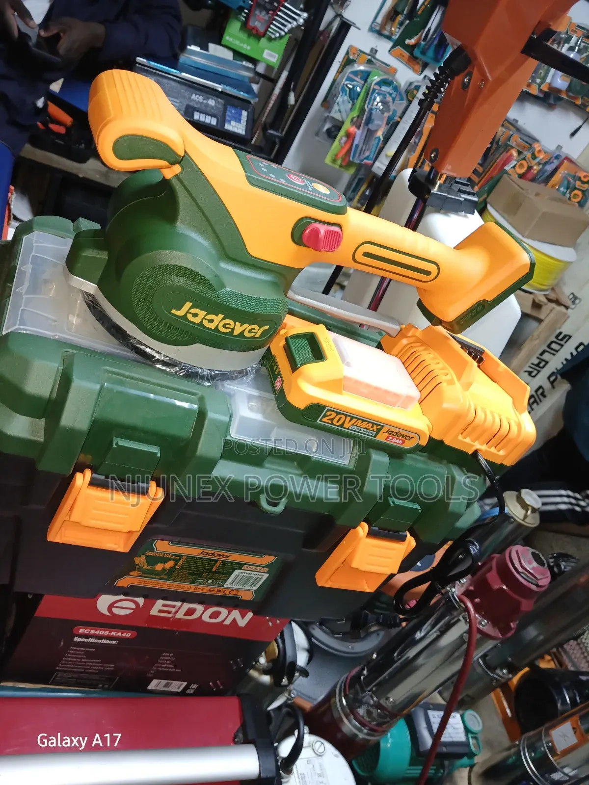 Jadever 20V Cordless Tile Vibration Machine (JDTVM1D128)