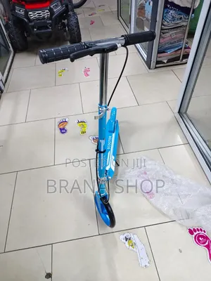 Stylish Blue Kick Scooter – Durable Foldable Outdoor Cruiser 