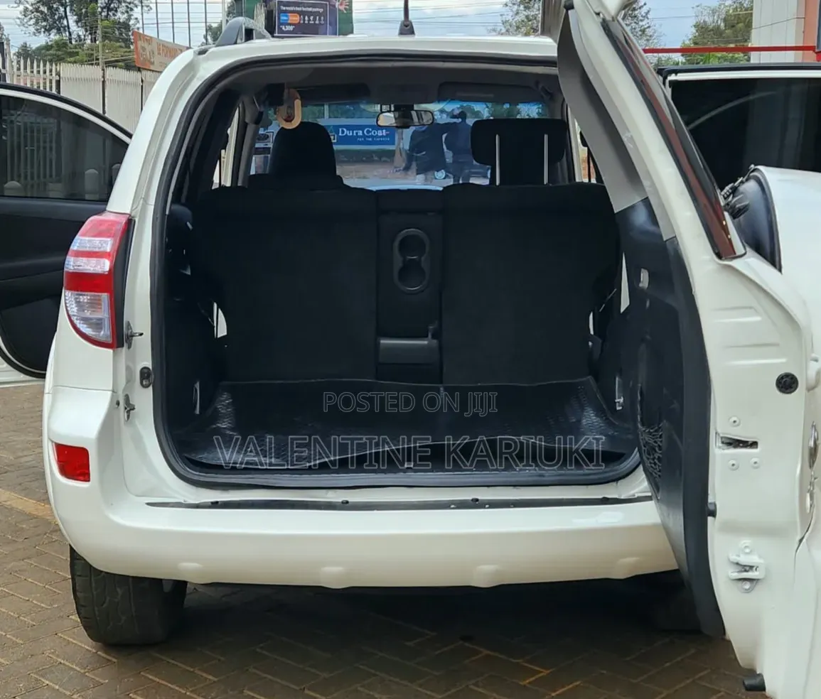 Toyota RAV4 2011 Pearl