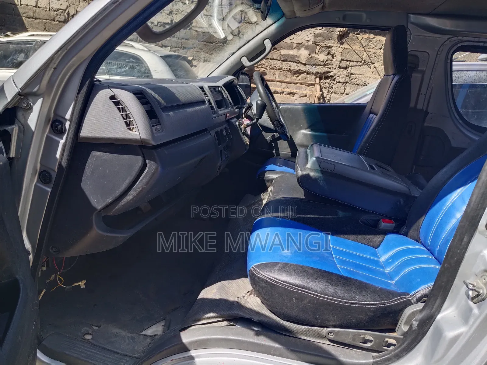 Toyota HiAce 2010 Silver
