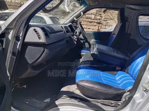 Toyota HiAce 2010 Silver
