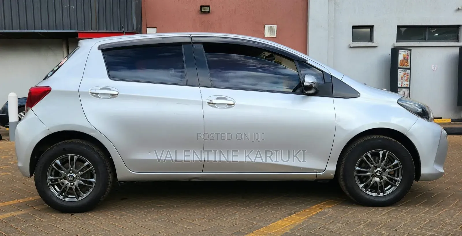 Toyota Vitz 1.3 FWD 5dr 2015 Silver