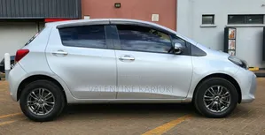 Toyota Vitz 1.3 FWD 5dr 2015 Silver