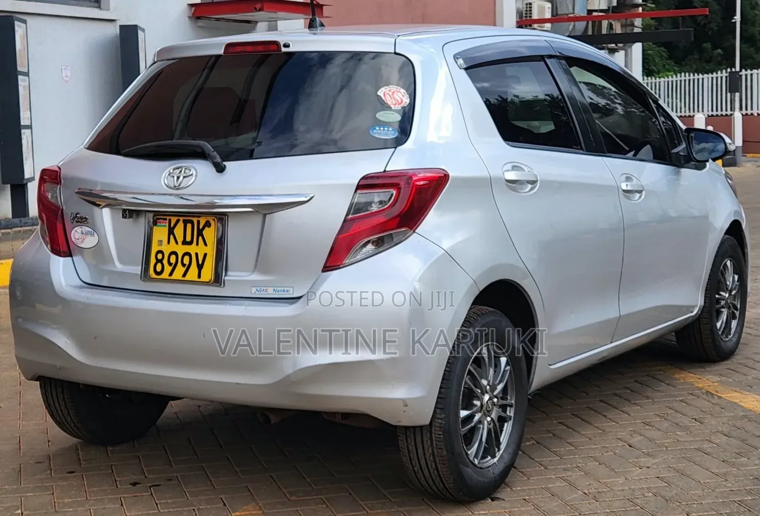 Toyota Vitz 1.3 FWD 5dr 2015 Silver
