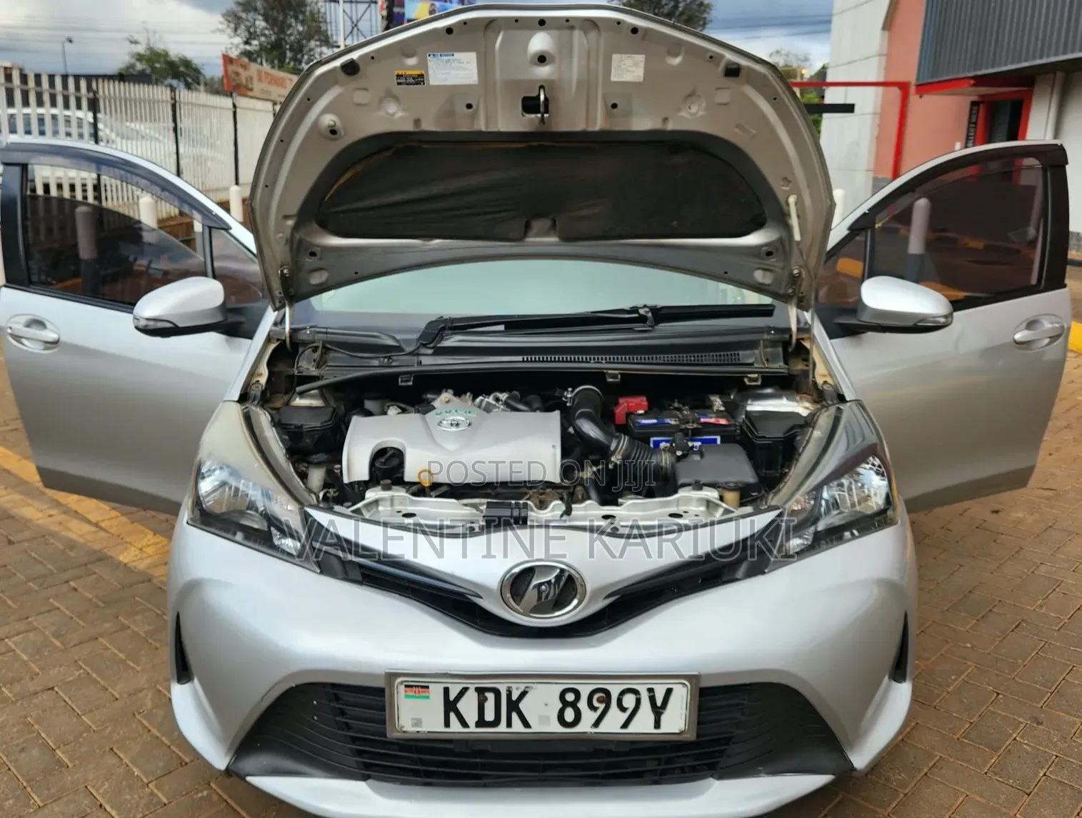 Toyota Vitz 1.3 FWD 5dr 2015 Silver