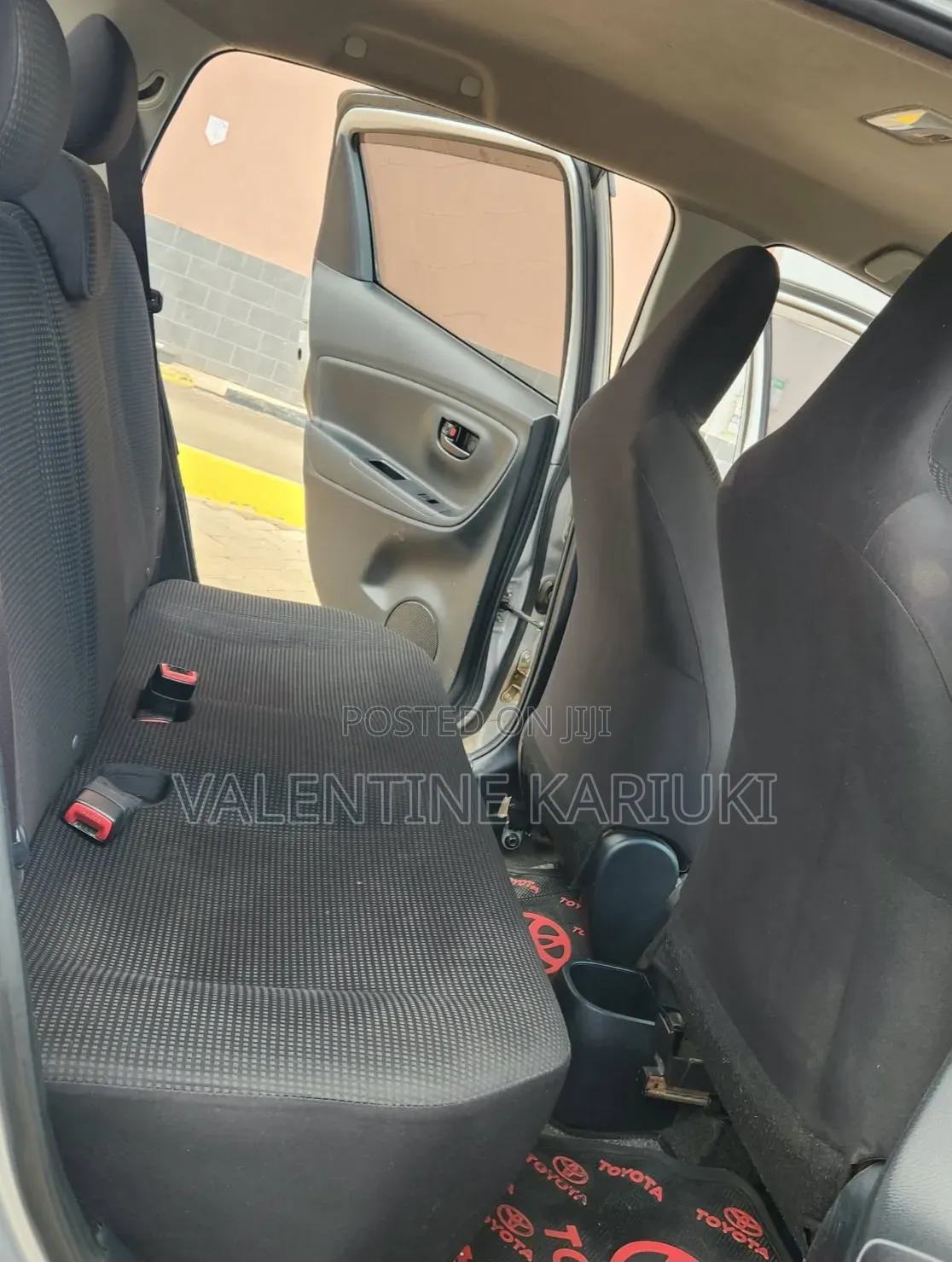 Toyota Vitz 1.3 FWD 5dr 2015 Silver