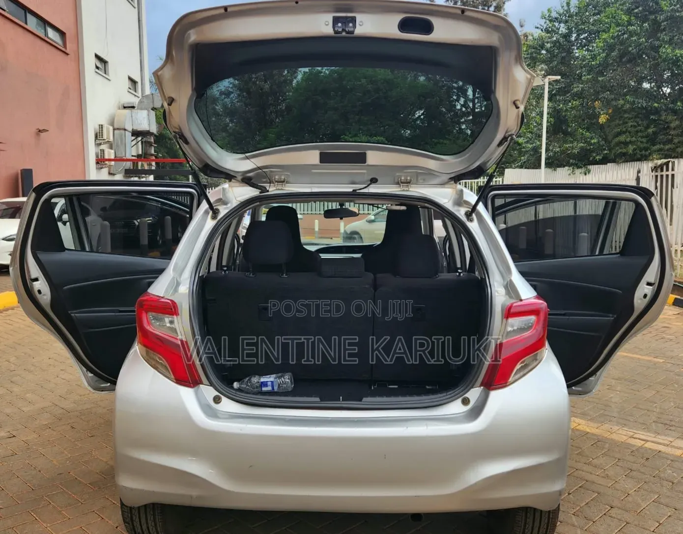 Toyota Vitz 1.3 FWD 5dr 2015 Silver