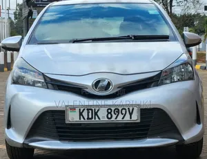 Toyota Vitz 1.3 FWD 5dr 2015 Silver