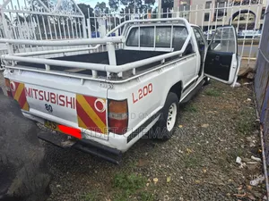 Mitsubishi L200 1994 White