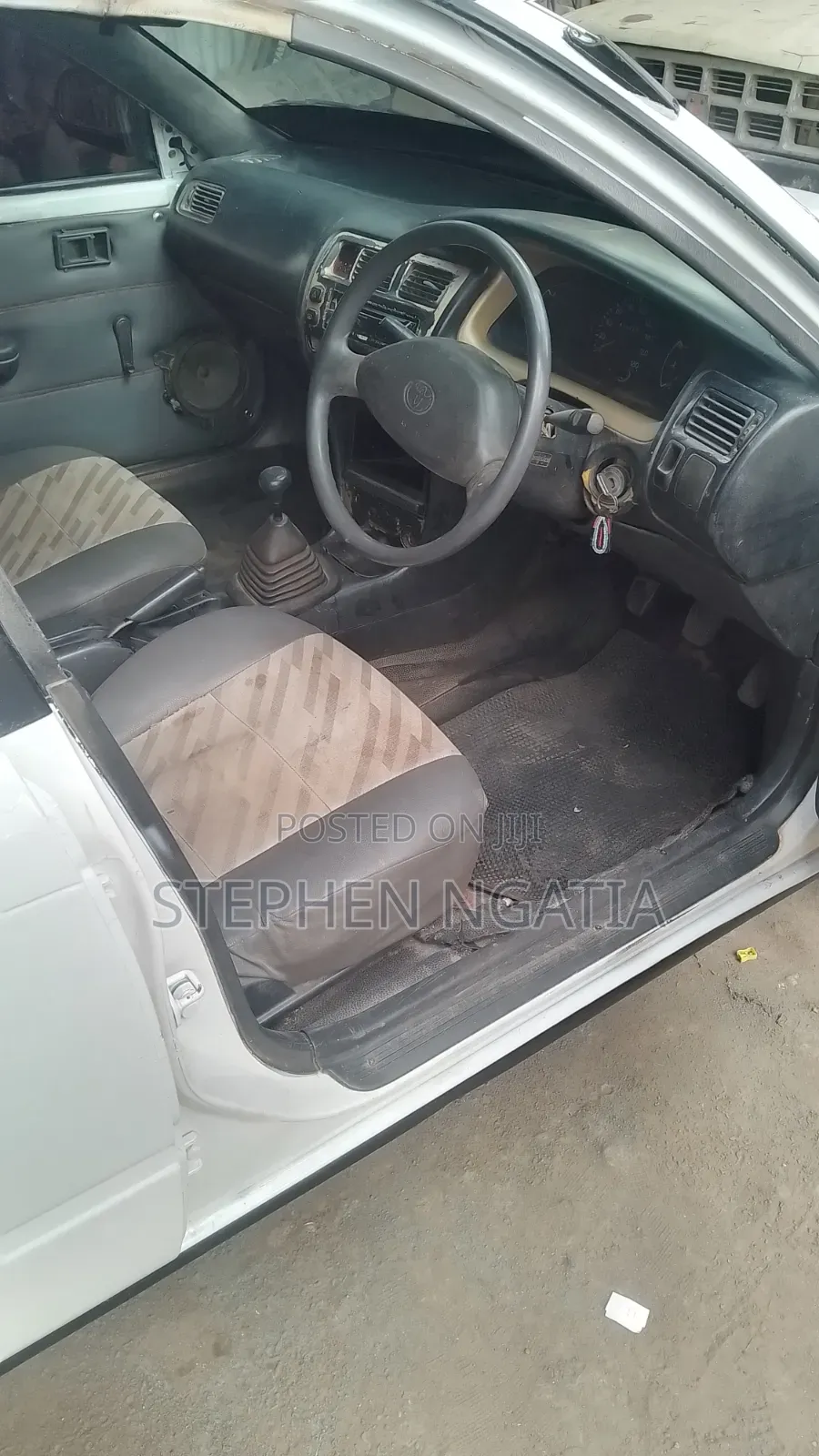 Toyota Corolla 1997 White