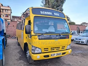 Isuzu NQR 2015 Yellow