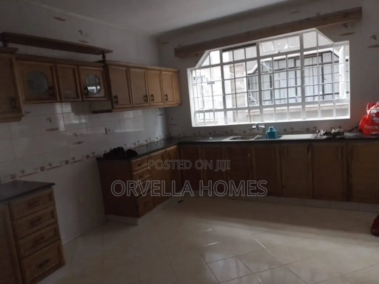 4bdrm Block of Flats in Lavington, Valley Arcade for rent