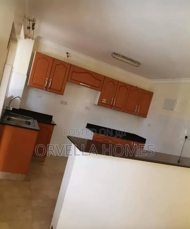 3bdrm Block of Flats in Lavington, Valley Arcade for rent