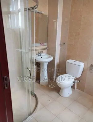 3bdrm Block of Flats in Lavington, Valley Arcade for rent