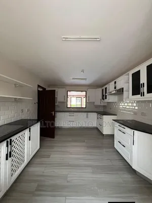 5bdrm Townhouse / Terrace in Lavington, Muthangari for rent